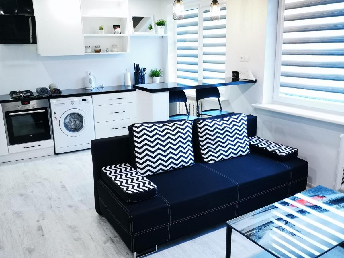 Black & White Studio Anyksciai Luaran gambar